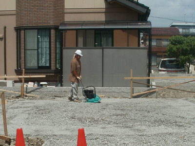 1-4基礎下の砕石転圧施工