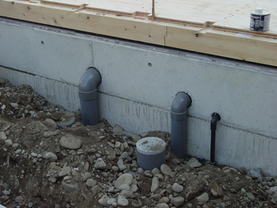 2-6基礎立上りコンクリートより配管