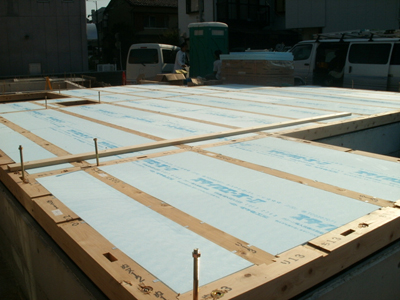 5-1一階床下の断熱材伏設